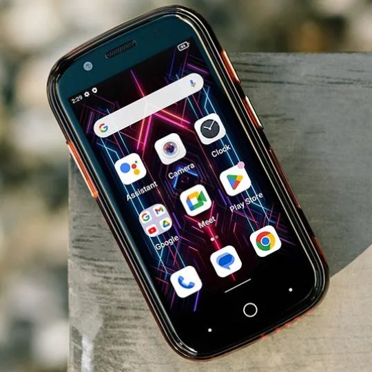 Le Unihertz Jelly Star est un smartphone ultra-compact à contre-courant.