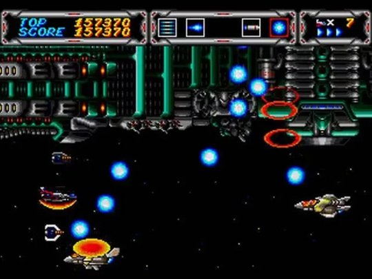 À l’assaut d’un puissant vaisseau intergalactique. Le métal gonde. Détruis-le.