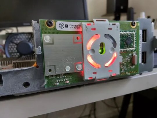 Le RROD (Red Ring of Death) est une vraie tragédie. Cette console qui m'a accompagné pendant des années ne pourra jamais reprendre du service. Un livre qui se ferme définitivement.