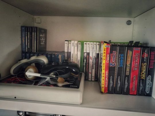 La Xbox 360 a fini par être mise de côté face aux consoles SEGA. La redécouverte de ces machines a tout changé pour moi. Rejouer à Shinobi, Sonic et OutRun sur Mega Drive n'a aucun équivalent en termes de sensations.