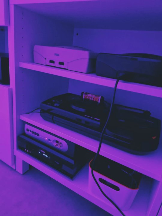 La Saturn est devenue mon système principal. Impossible de jouer à autre chose. La Mega Drive, elle, restait en retrait, mais toujours prête pour l’action.